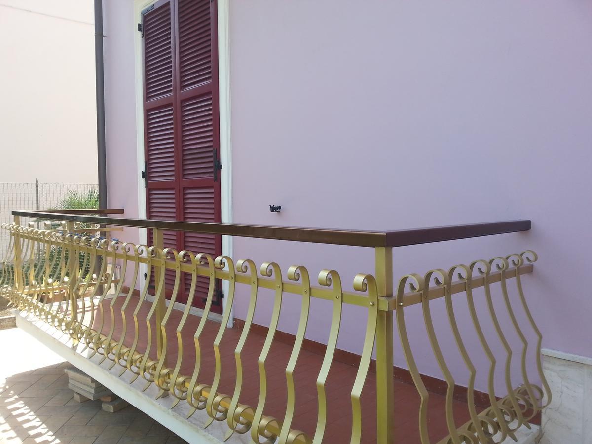 צ'יביטאנובה מארקה B&B Civico22 מראה חיצוני תמונה